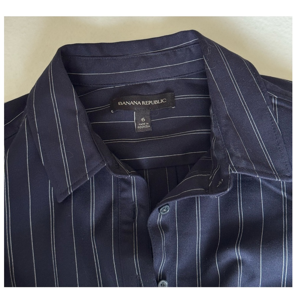 Banana Republic Banana Republic Pinstripe 
Tie-Waist Shirtdress. Size: 6 - Picture 8 of 12